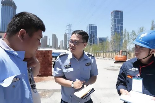電線下面挖土，政府立即查處 
